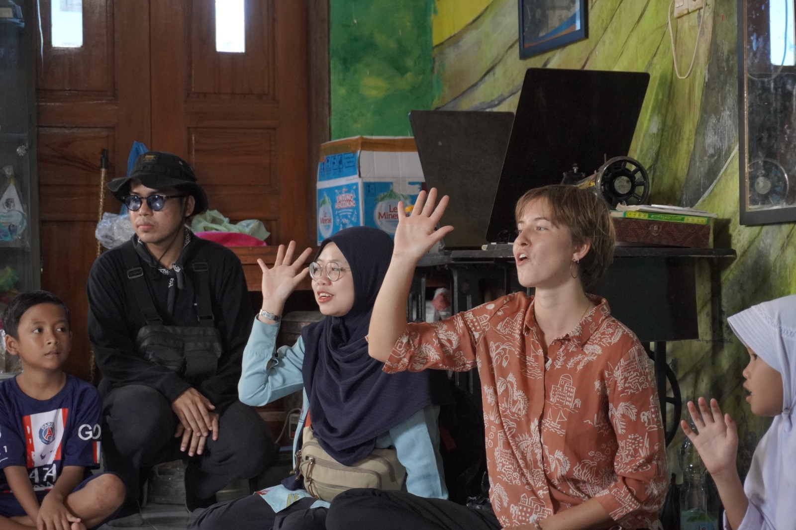 Cerita Mahasiswa Jerman Magang di Prodi Ilmu Komunikasi UII, Produksi Film hingga Ikut Pengabdian di Kampung Nelayan