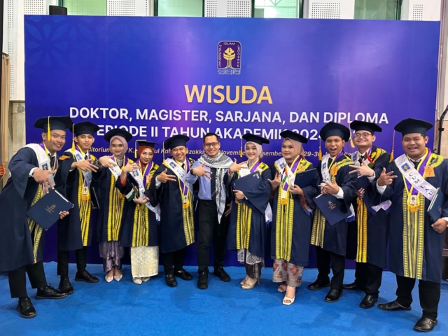 Wisudawan Terbaik hingga Predikat Summa Cumlaude dari Prodi Ilmu Komunikasi UII