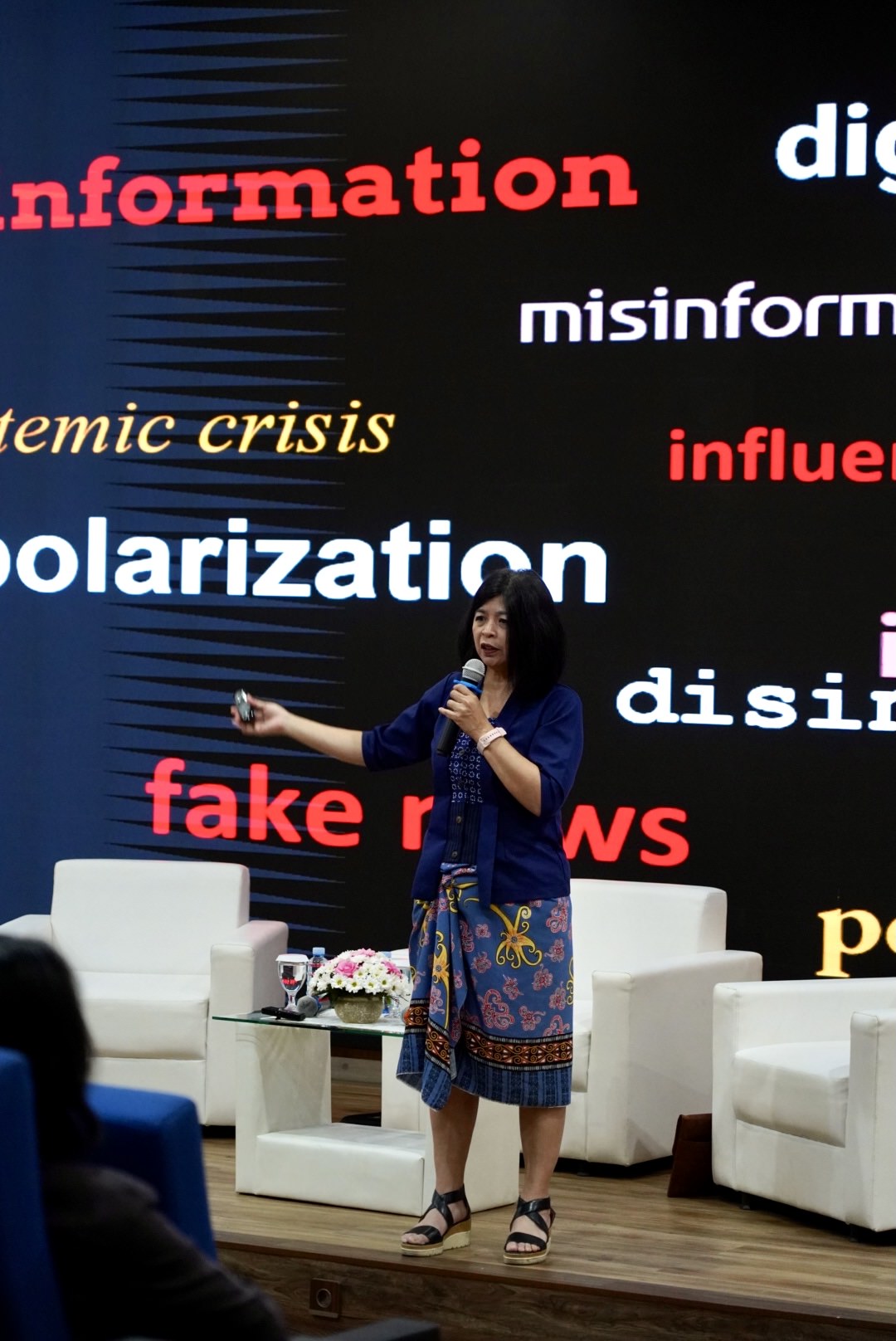 Pemaparan dari Prof. Merlyna Lim