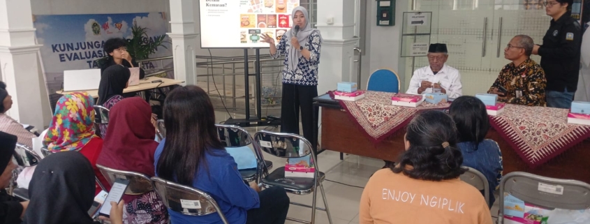 Pengabdian Dosen Ilmu Komunikasi UII Bagaimana Cara Membuat Desain Packaging yang Menarik