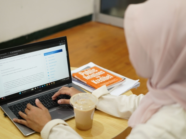 Ask the Expert: Bolehkah Mengerjakan Skripsi dengan AI?