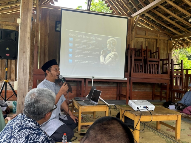 Yayasan Darussalam Selokerto dan Prodi Ilmu Komunikasi UII Gelar Workshop Menjadi Guru di Era AI: Teknologi AI Tidak Menggantikan Profesi Guru