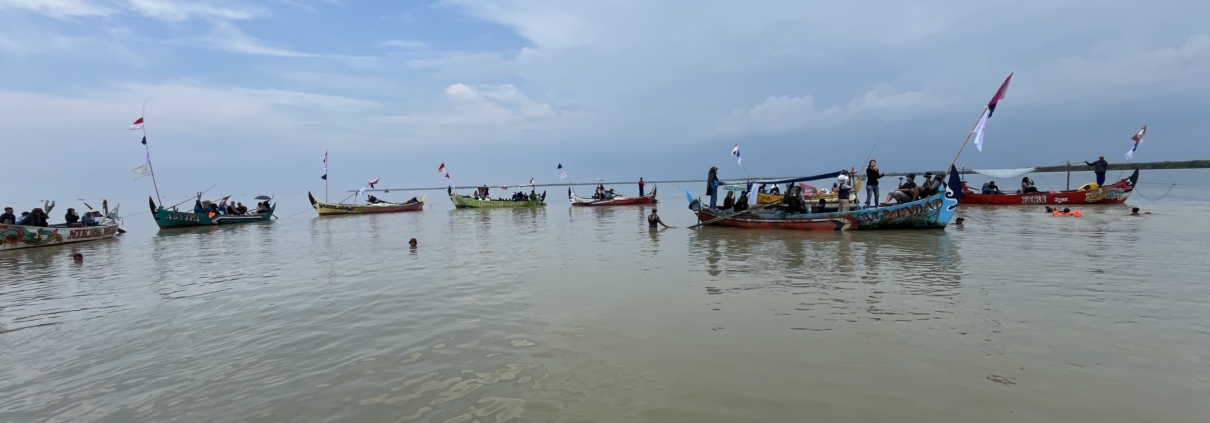 Parade 16 Perahu ‘Di Tengah Laut, Perempuan Nelayan Menantang Kerusakan Pesisir’