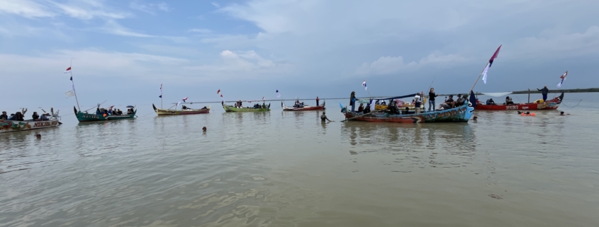 Parade 16 Perahu ‘Di Tengah Laut, Perempuan Nelayan Menantang Kerusakan Pesisir’