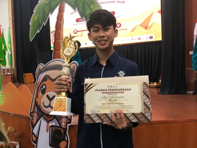 UII IPC Student Triumphs at SAHARA 2025 After Back-to-Back Arabic Speech Wins