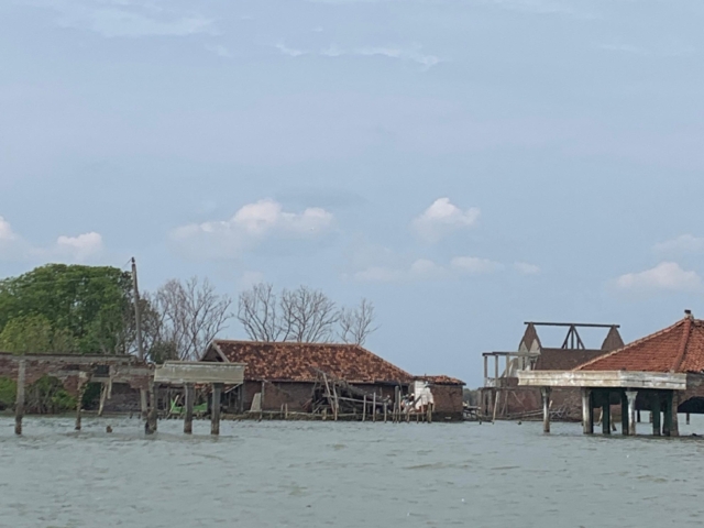 9 Jam di Desa Tenggelam ‘Menyingkap Solastalgia Korban Bencana yang Terabaikan’