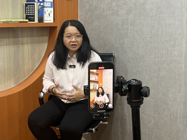 What Professors Think: The Changing Authority of Media in the Digital Era