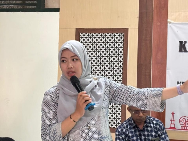 Dosen Ilmu Komunikasi Dampingi Masyarakat Ciptakan Desain Produk Berbasis AI